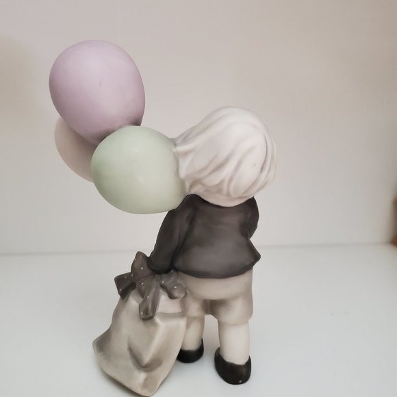 Kim Anderson Figurine - Picture 2 of 6